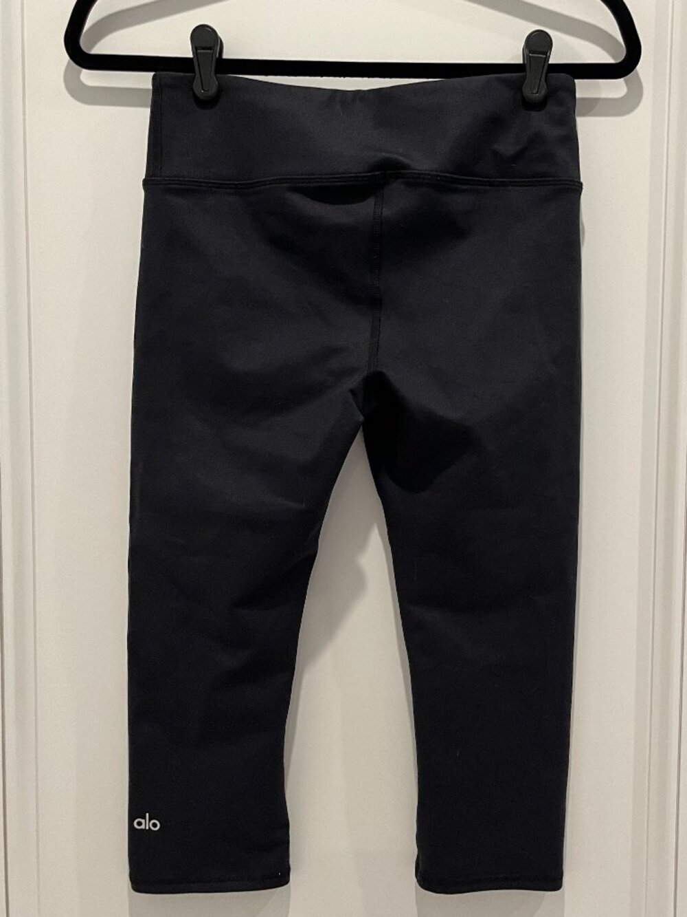 Black Cropped ALO Yoga Pants